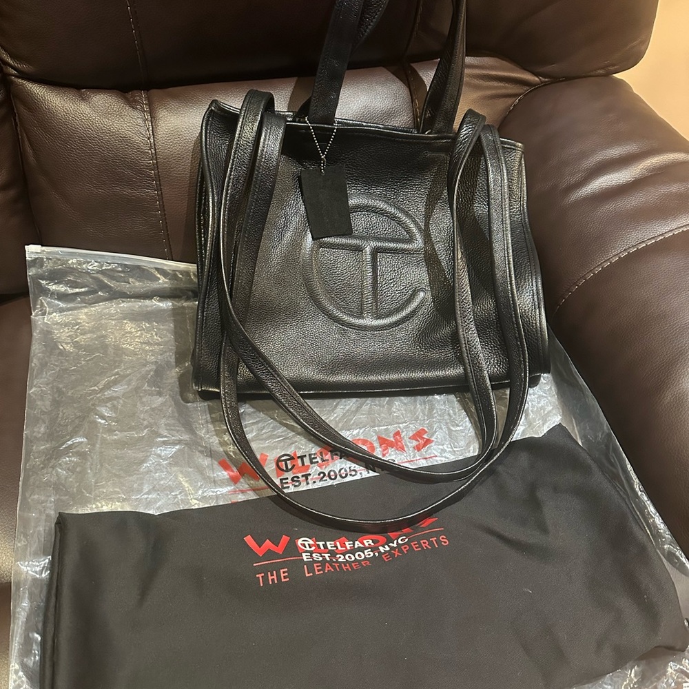 Telfar X Wilson’s Leather Women's Bag Medium Black